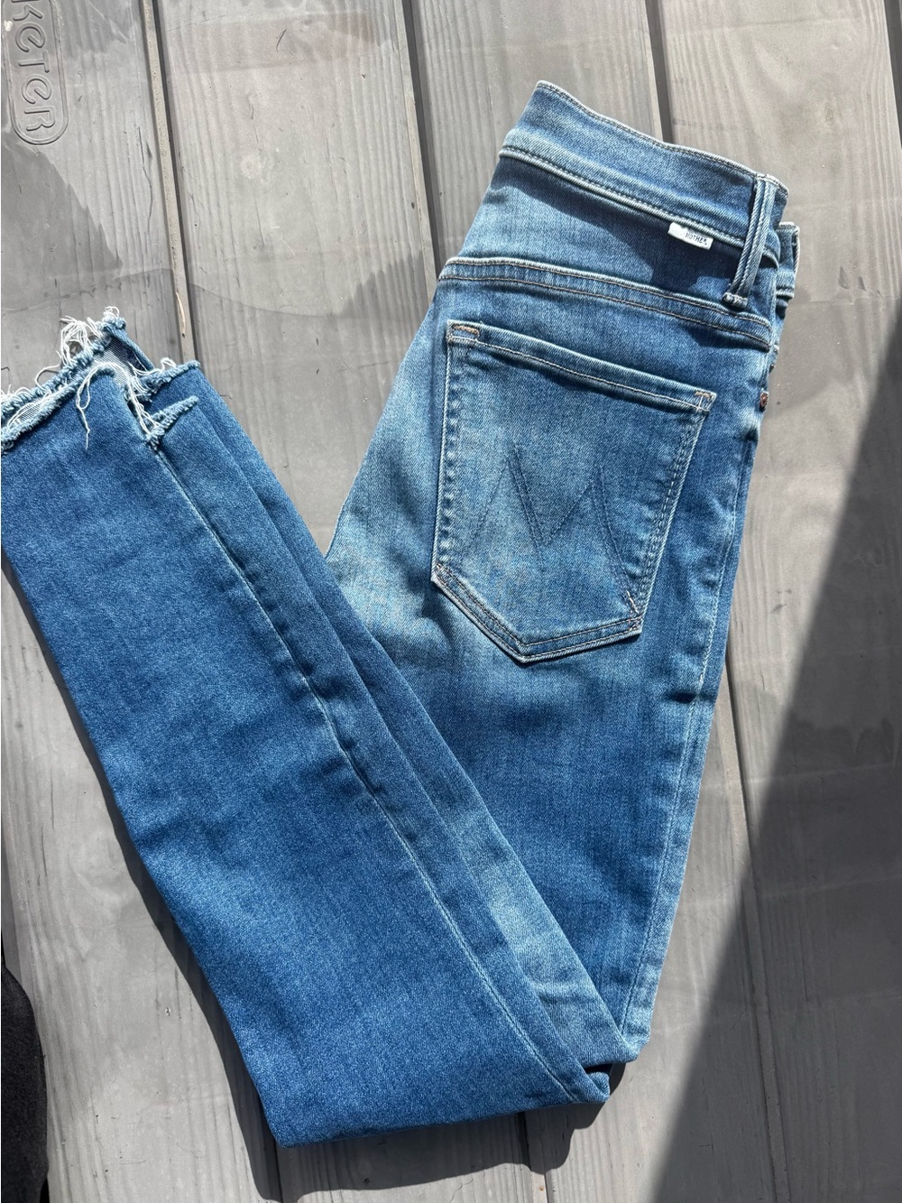 MOTHER Skinny Jeans in Medium Blue Wash